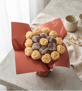 Lotus Biscoff ve Muz Aromalı Beyaz Kek Buketi